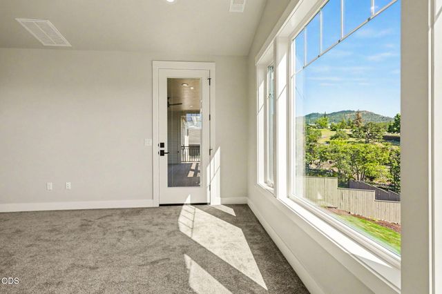 5615 Autumn Park Drive, Medford, OR 97504