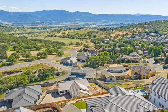 5615 Autumn Park Drive, Medford, OR 97504