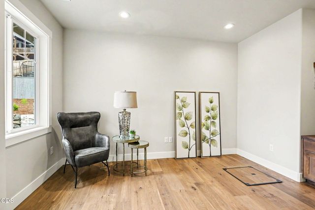 5615 Autumn Park Drive, Medford, OR 97504