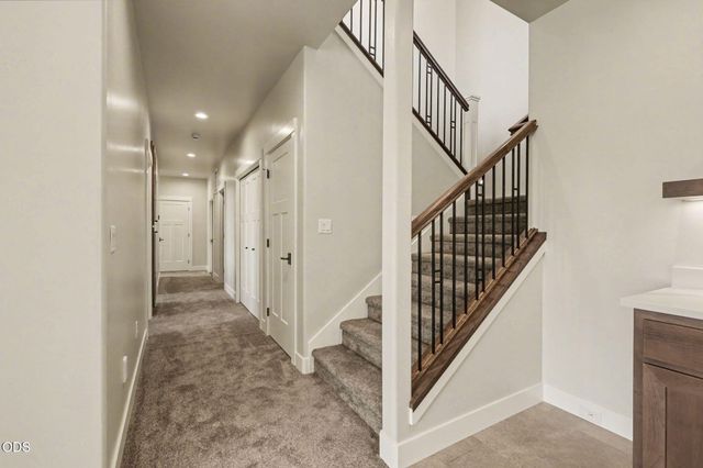 5615 Autumn Park Drive, Medford, OR 97504