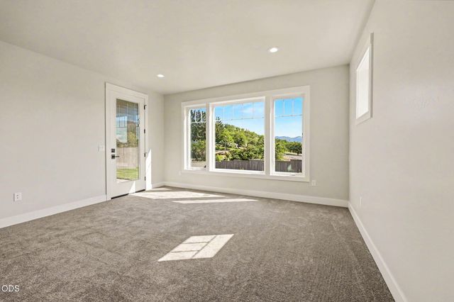 5615 Autumn Park Drive, Medford, OR 97504
