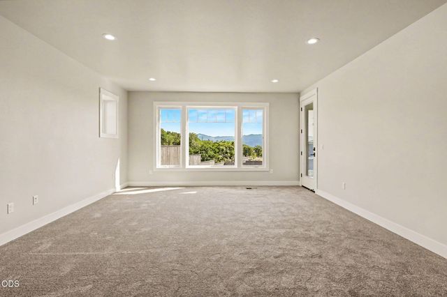 5615 Autumn Park Drive, Medford, OR 97504