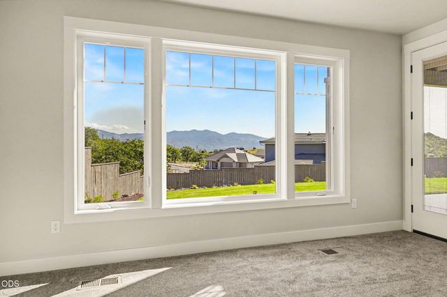 5615 Autumn Park Drive, Medford, OR 97504