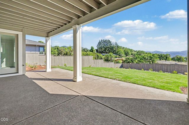 5615 Autumn Park Drive, Medford, OR 97504