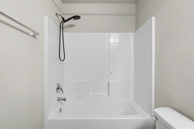 9804 Glover River Drive, Yukon, OK 73099