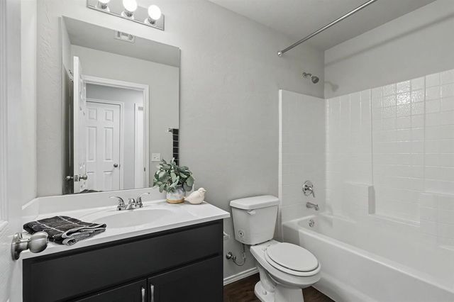9804 Glover River Drive, Yukon, OK 73099
