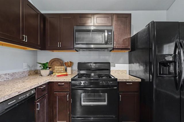 9804 Glover River Drive, Yukon, OK 73099