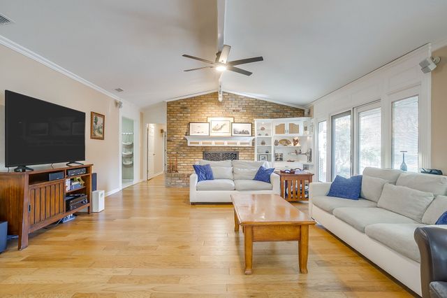 1205 Shady Creek Drive, Euless, TX 76040