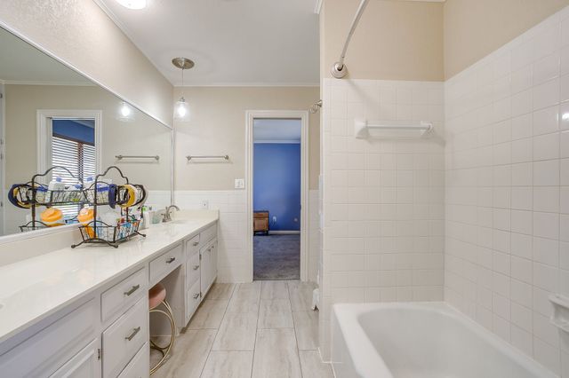 1205 Shady Creek Drive, Euless, TX 76040