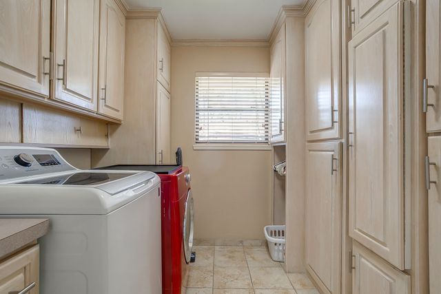 1205 Shady Creek Drive, Euless, TX 76040