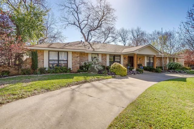 1205 Shady Creek Drive, Euless, TX 76040