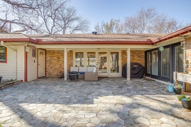 1205 Shady Creek Drive, Euless, TX 76040