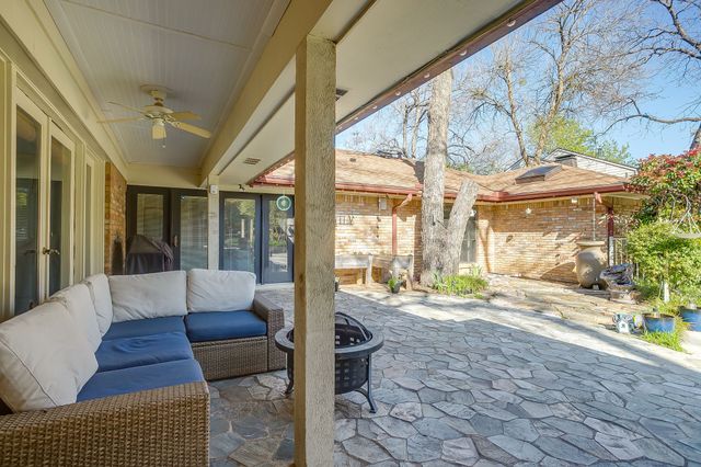 1205 Shady Creek Drive, Euless, TX 76040