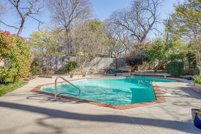 1205 Shady Creek Drive, Euless, TX 76040