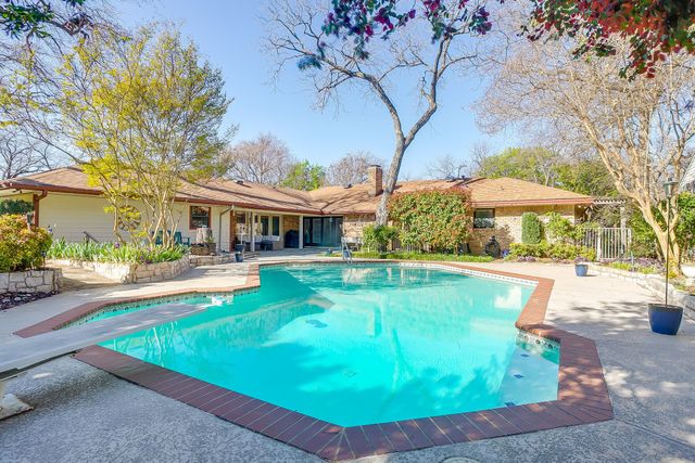 1205 Shady Creek Drive, Euless, TX 76040