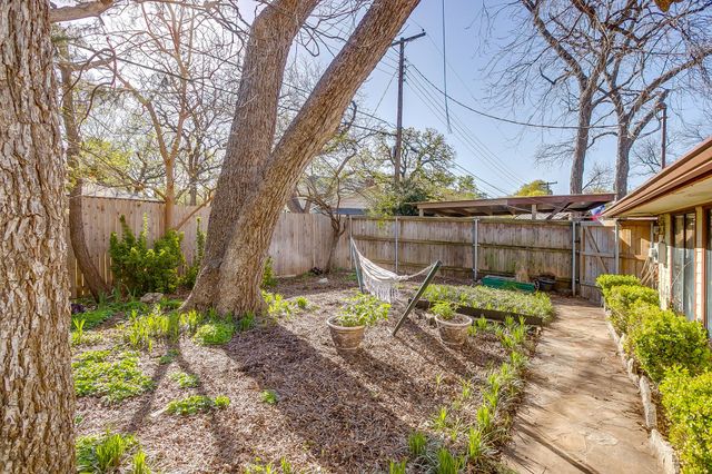 1205 Shady Creek Drive, Euless, TX 76040