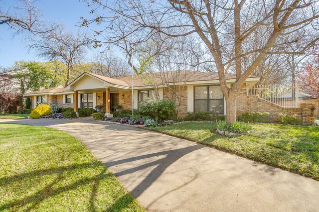 1205 Shady Creek Drive, Euless, TX 76040