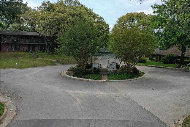 1205 Shady Creek Drive, Euless, TX 76040