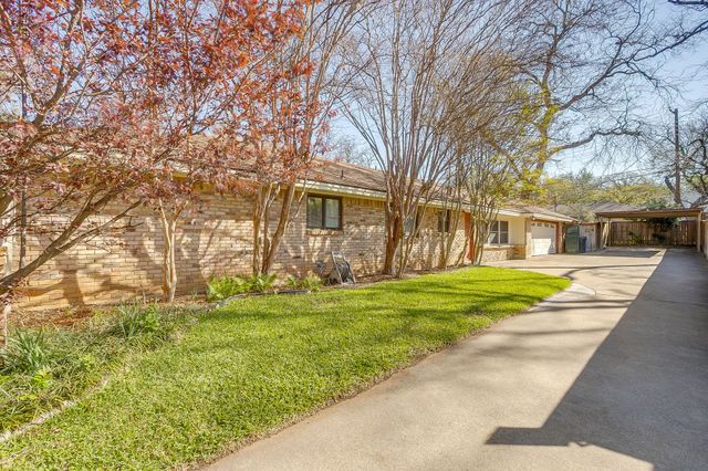 1205 Shady Creek Drive, Euless, TX 76040