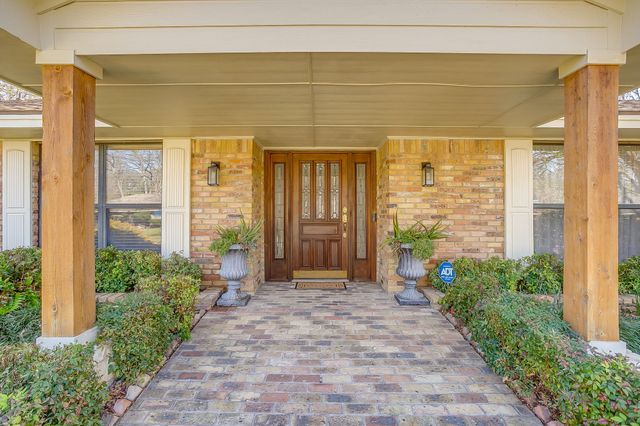1205 Shady Creek Drive, Euless, TX 76040
