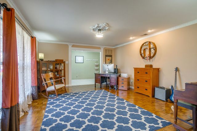 1205 Shady Creek Drive, Euless, TX 76040