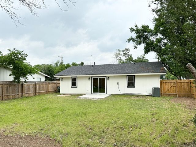 560 E 19th ST, Georgetown, TX 78626