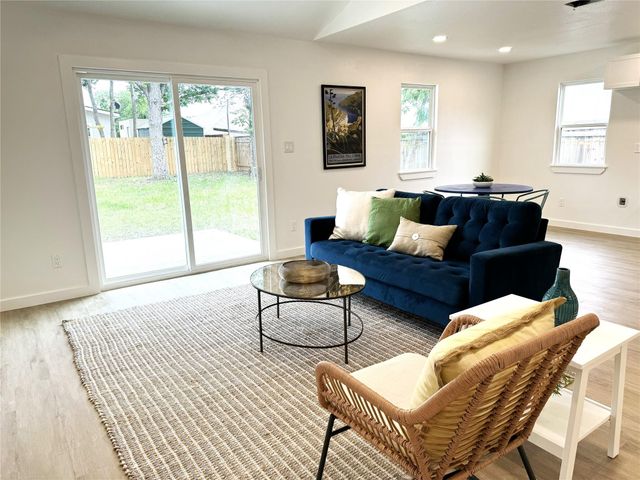 560 E 19th ST, Georgetown, TX 78626