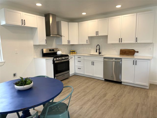 560 E 19th ST, Georgetown, TX 78626
