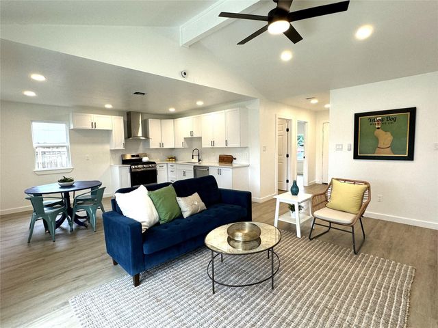 560 E 19th ST, Georgetown, TX 78626