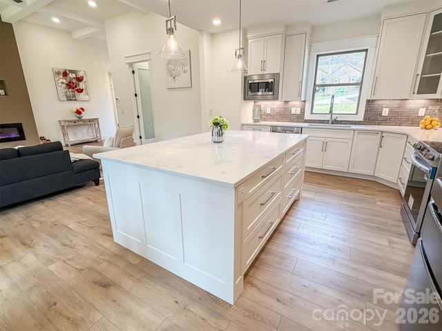 1322 Kensington Circle, Newton, NC 28658