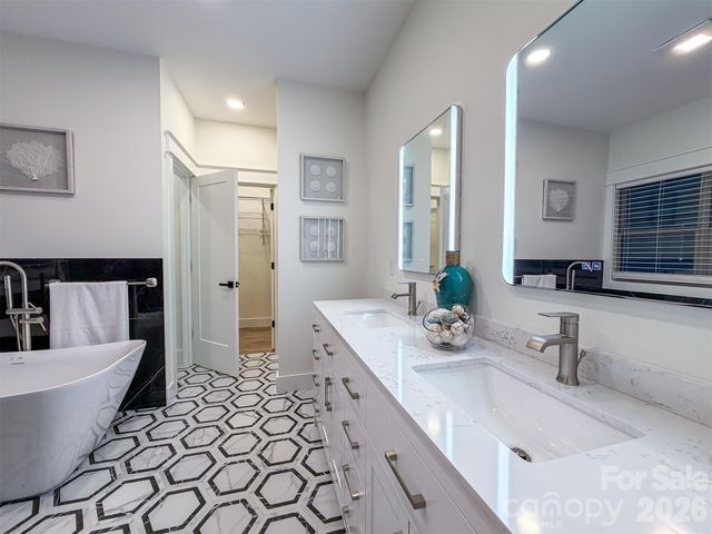 1322 Kensington Circle, Newton, NC 28658