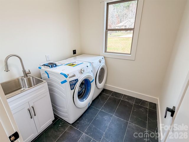 1322 Kensington Circle, Newton, NC 28658