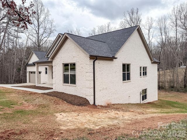 1322 Kensington Circle, Newton, NC 28658