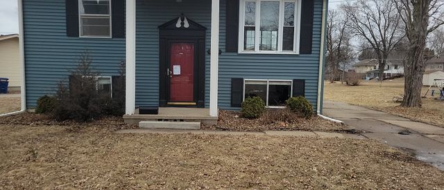 1115 S 12th Street, Clinton, IA 52732