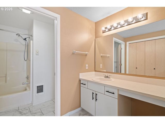 5301 PLOMONDON St E18, Vancouver, WA 98661
