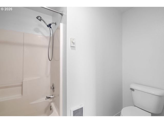 5301 PLOMONDON St E18, Vancouver, WA 98661