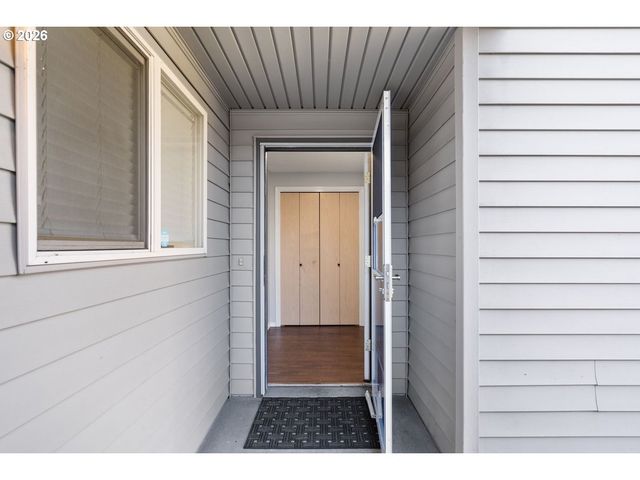5301 PLOMONDON St E18, Vancouver, WA 98661