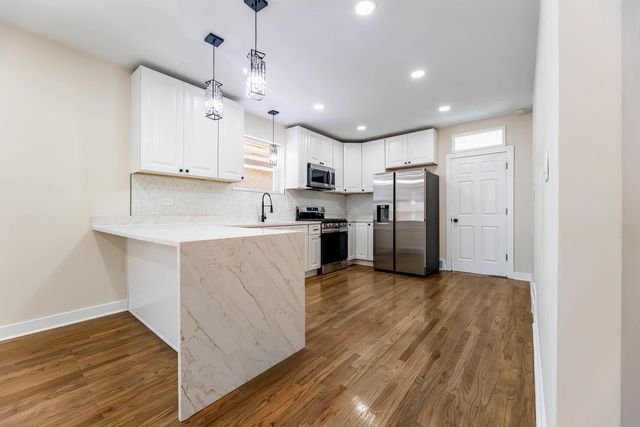 5535 S FAIRFIELD Avenue, Chicago, IL 60629