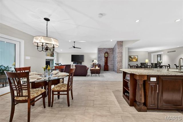 12312 Borcherding Lane, Des Peres, MO 63131