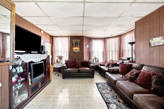 3101 S 49th Avenue, Cicero, IL 60804