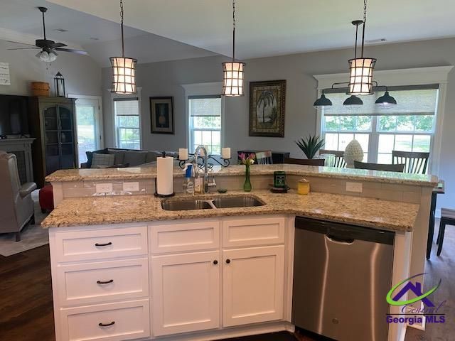 142 Fairway Oaks Drive, Perry, GA 31069