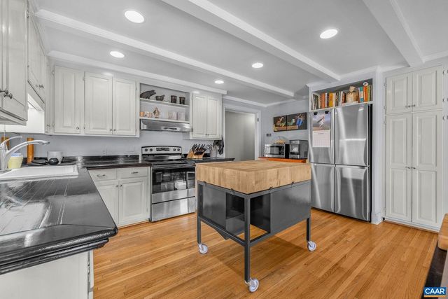 1302 LESTER DR, Charlottesville, VA 22901