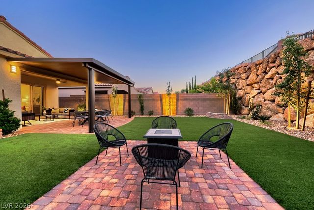 395 Nine Mile Creek Drive, Las Vegas, NV 89138