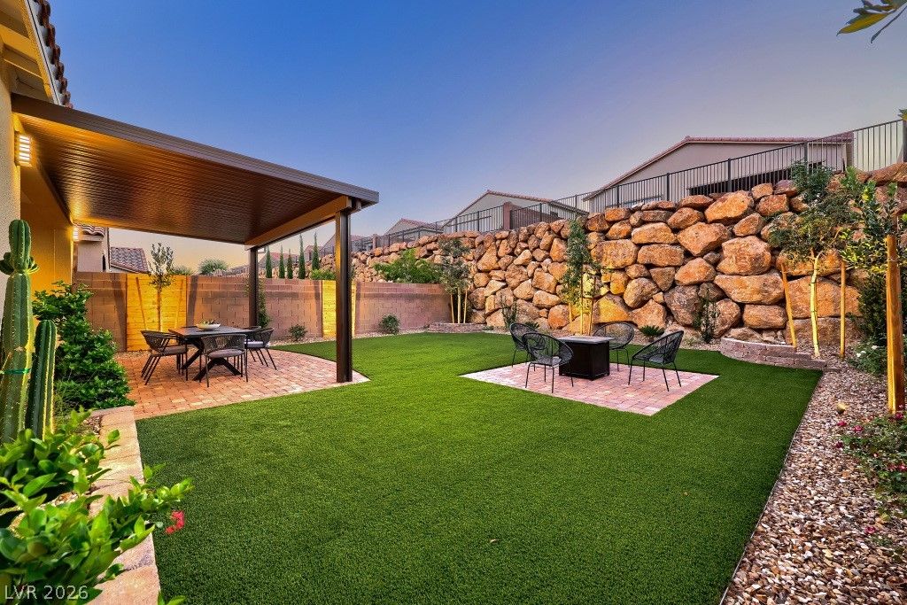 395 Nine Mile Creek Drive, Las Vegas, NV 89138