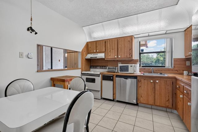 750 NE 199TH Street 204H, Miami, FL 33179
