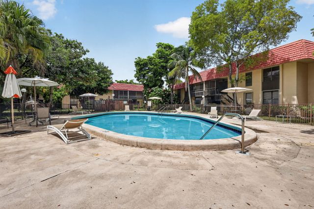 750 NE 199TH Street 204H, Miami, FL 33179