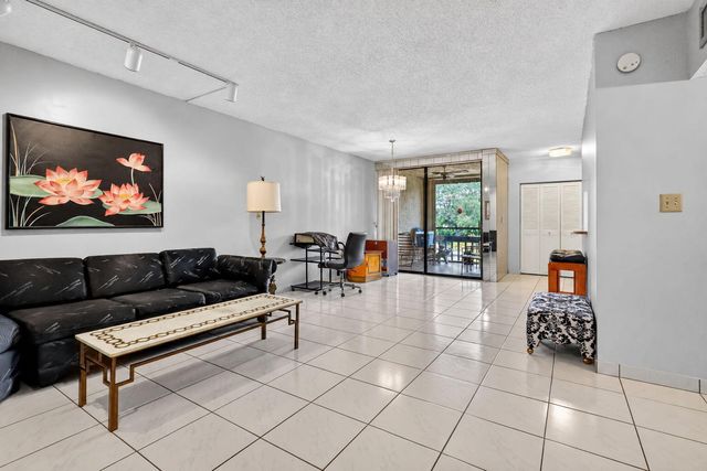750 NE 199TH Street 204H, Miami, FL 33179