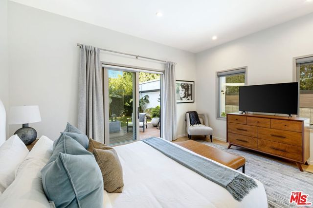 3910 Berryman Avenue, Los Angeles, CA 90066