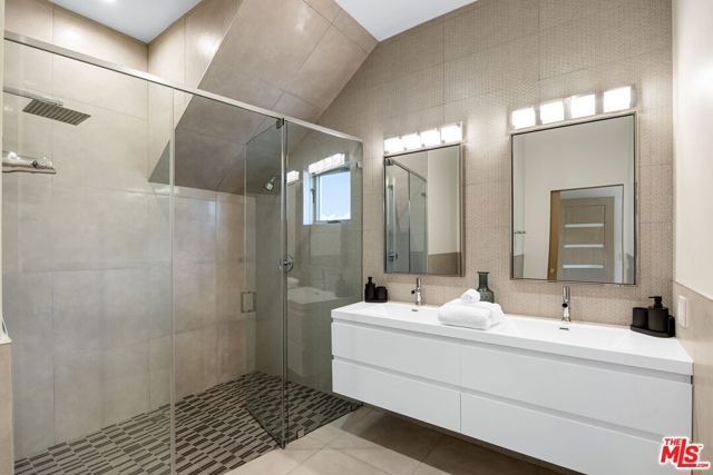 3910 Berryman Avenue, Los Angeles, CA 90066
