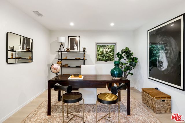 3910 Berryman Avenue, Los Angeles, CA 90066